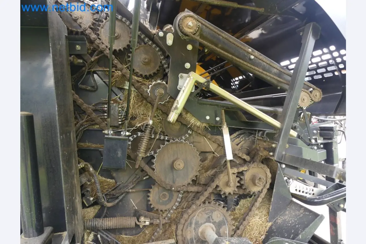 Doskonała technologia belowania z prasą rolującą New Holland 125 Combi-28