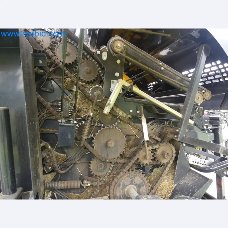 Doskonała technologia belowania z prasą rolującą New Holland 125 Combi-28