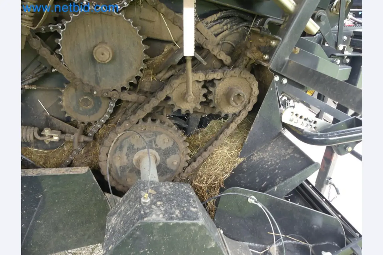 Doskonała technologia belowania z prasą rolującą New Holland 125 Combi-29