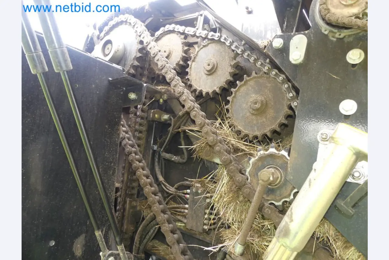 Doskonała technologia belowania z prasą rolującą New Holland 125 Combi-30