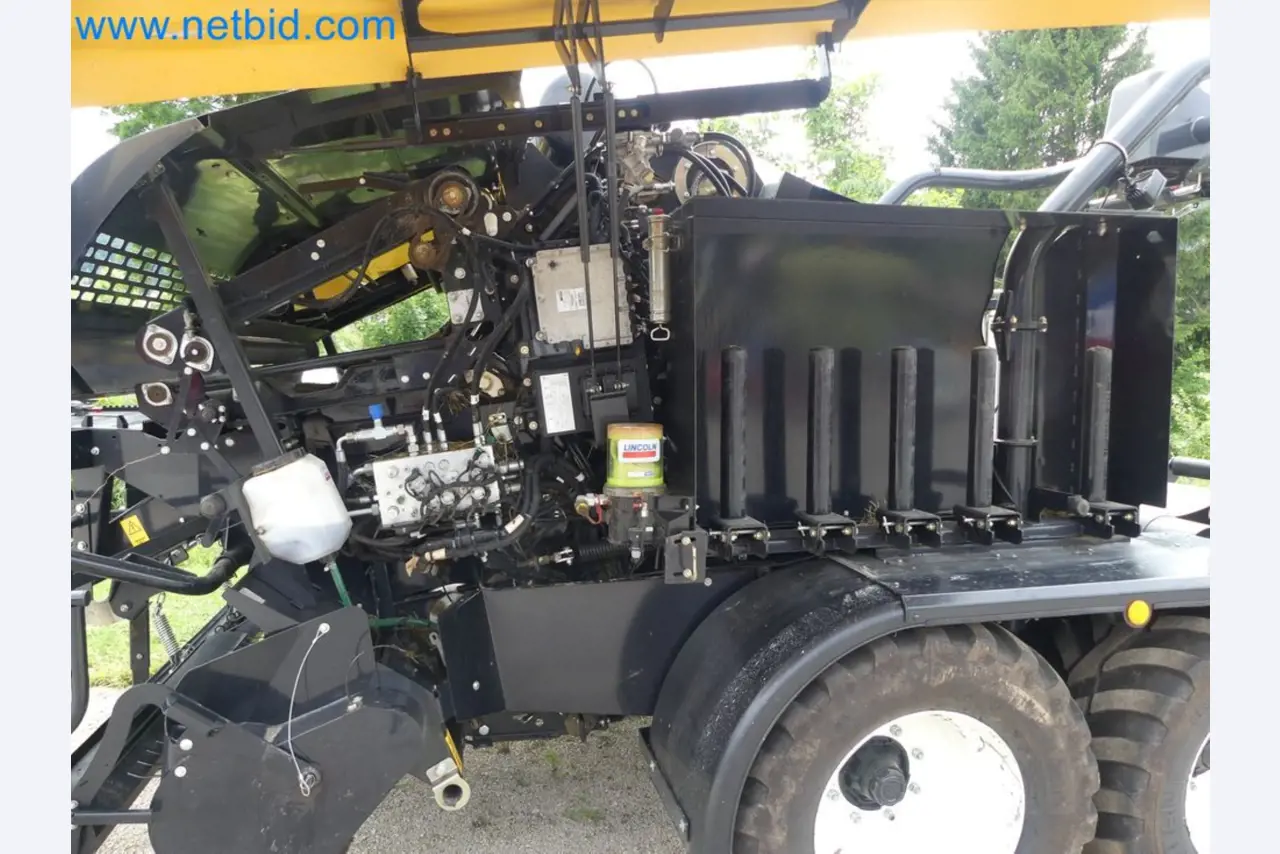 Doskonała technologia belowania z prasą rolującą New Holland 125 Combi-31