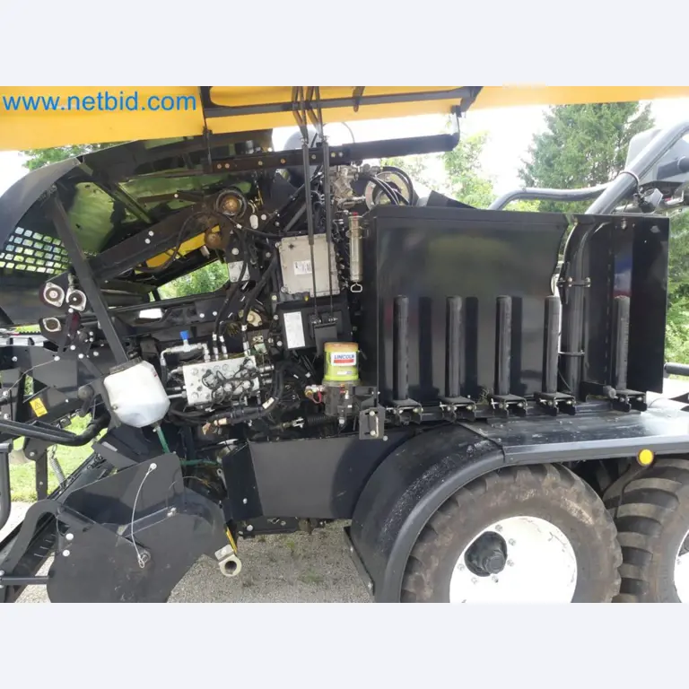 Doskonała technologia belowania z prasą rolującą New Holland 125 Combi-31