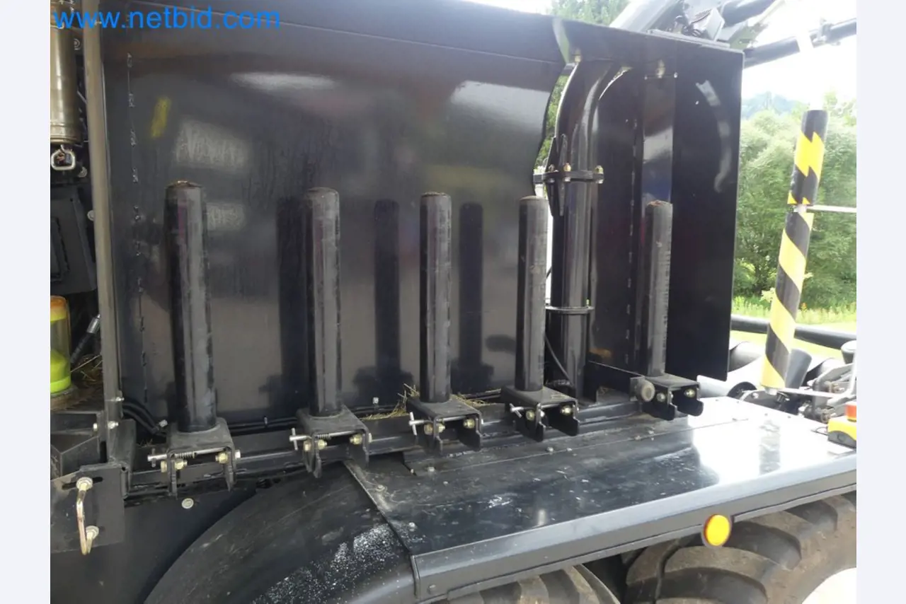 Doskonała technologia belowania z prasą rolującą New Holland 125 Combi-32