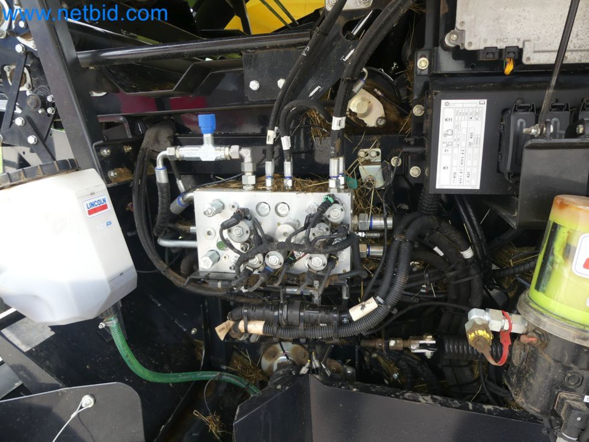 Doskonała technologia belowania z prasą rolującą New Holland 125 Combi-33