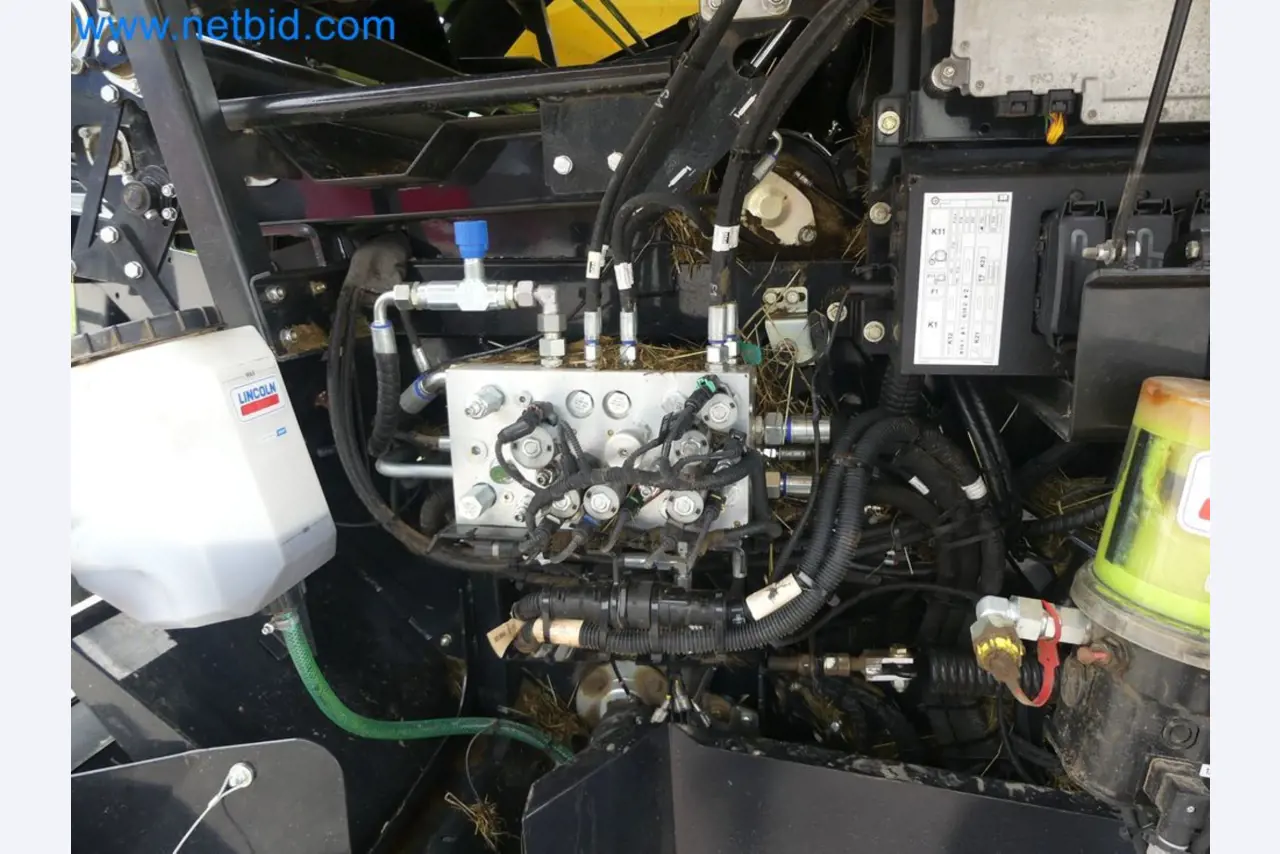 Doskonała technologia belowania z prasą rolującą New Holland 125 Combi-33