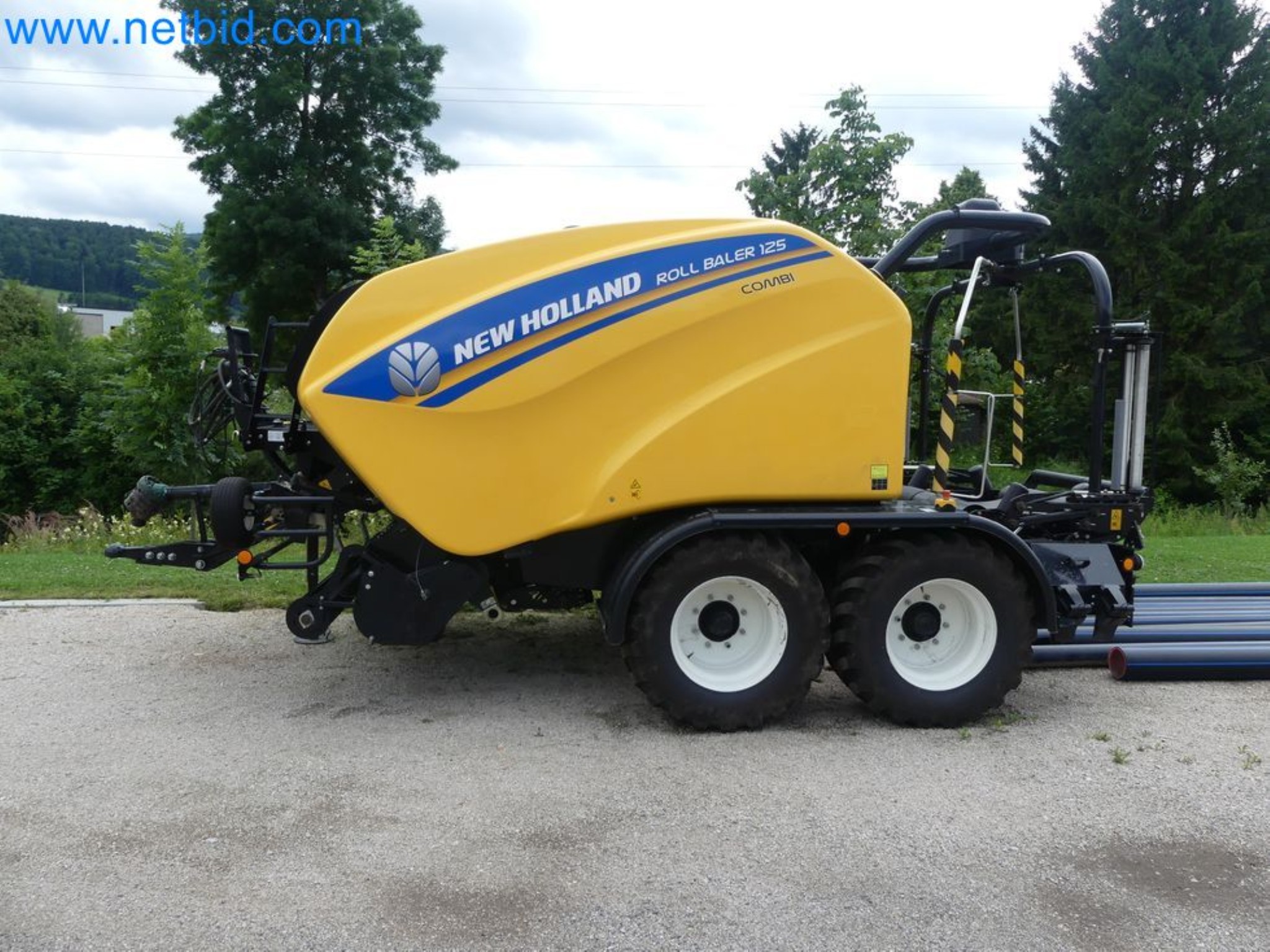 Doskonała technologia belowania z prasą rolującą New Holland 125 Combi-34