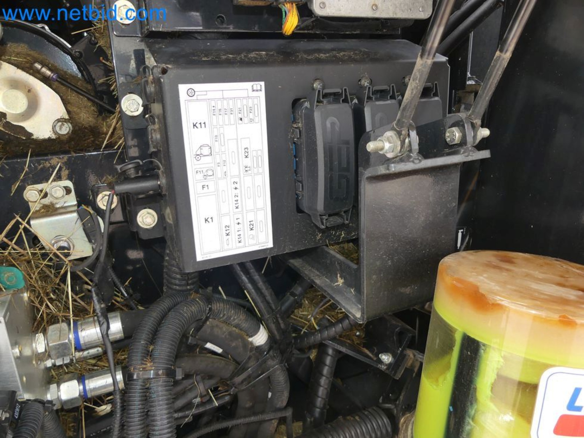 Doskonała technologia belowania z prasą rolującą New Holland 125 Combi-36