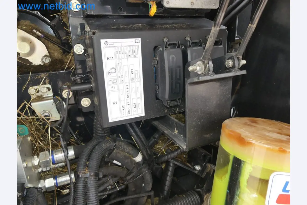 Doskonała technologia belowania z prasą rolującą New Holland 125 Combi-36