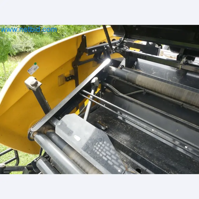 Doskonała technologia belowania z prasą rolującą New Holland 125 Combi-37