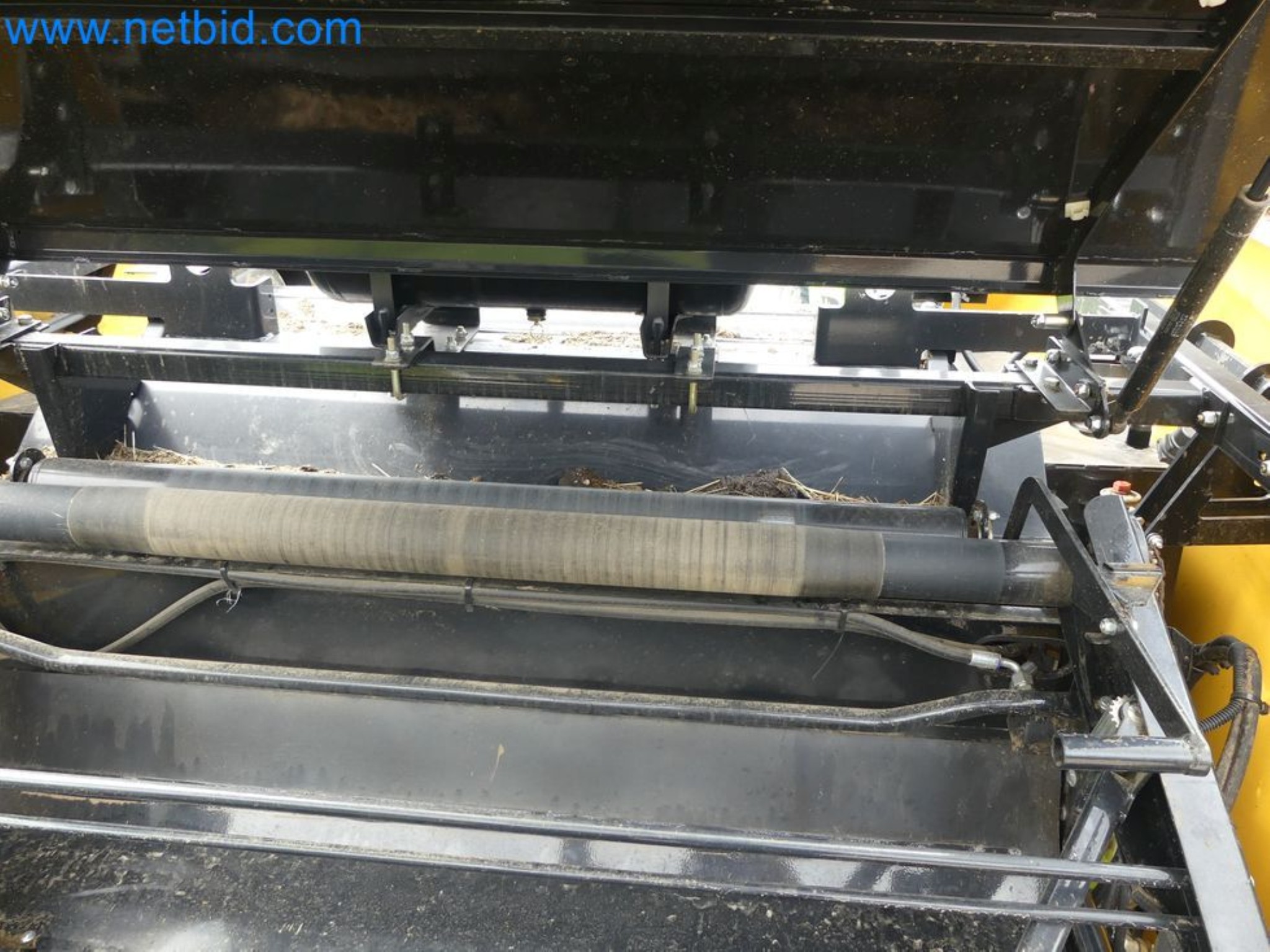 Doskonała technologia belowania z prasą rolującą New Holland 125 Combi-38