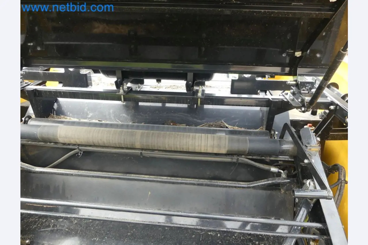 Doskonała technologia belowania z prasą rolującą New Holland 125 Combi-38