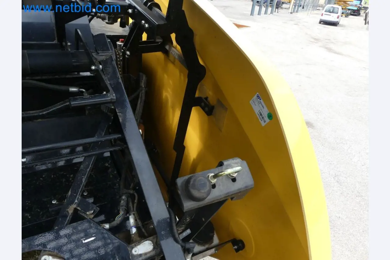 Doskonała technologia belowania z prasą rolującą New Holland 125 Combi-39