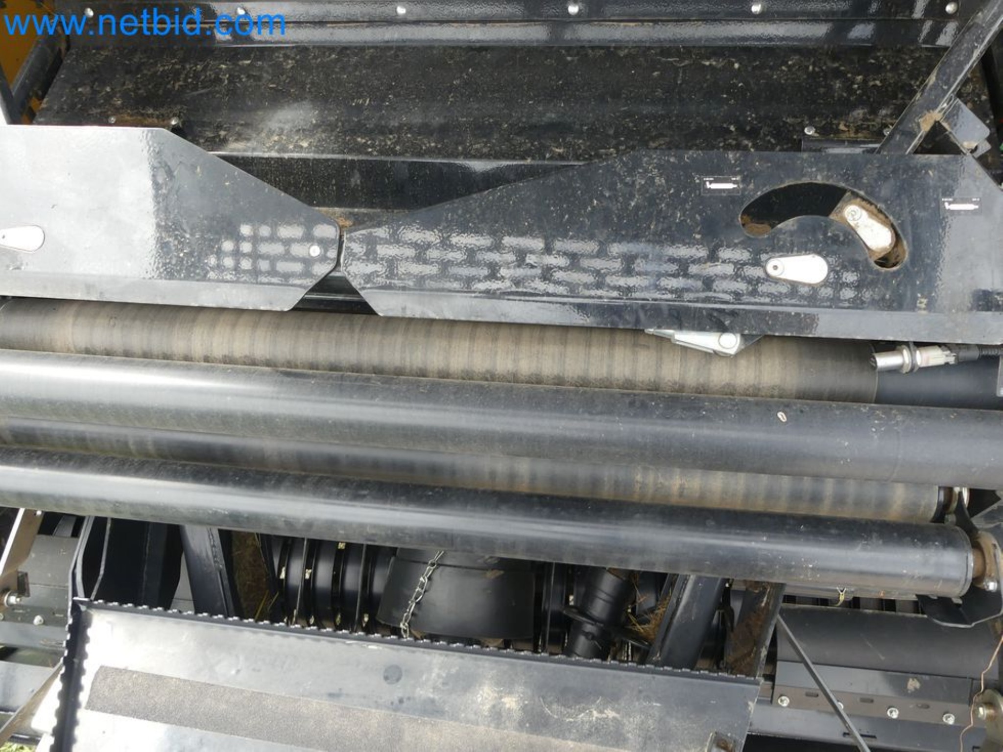 Doskonała technologia belowania z prasą rolującą New Holland 125 Combi-40