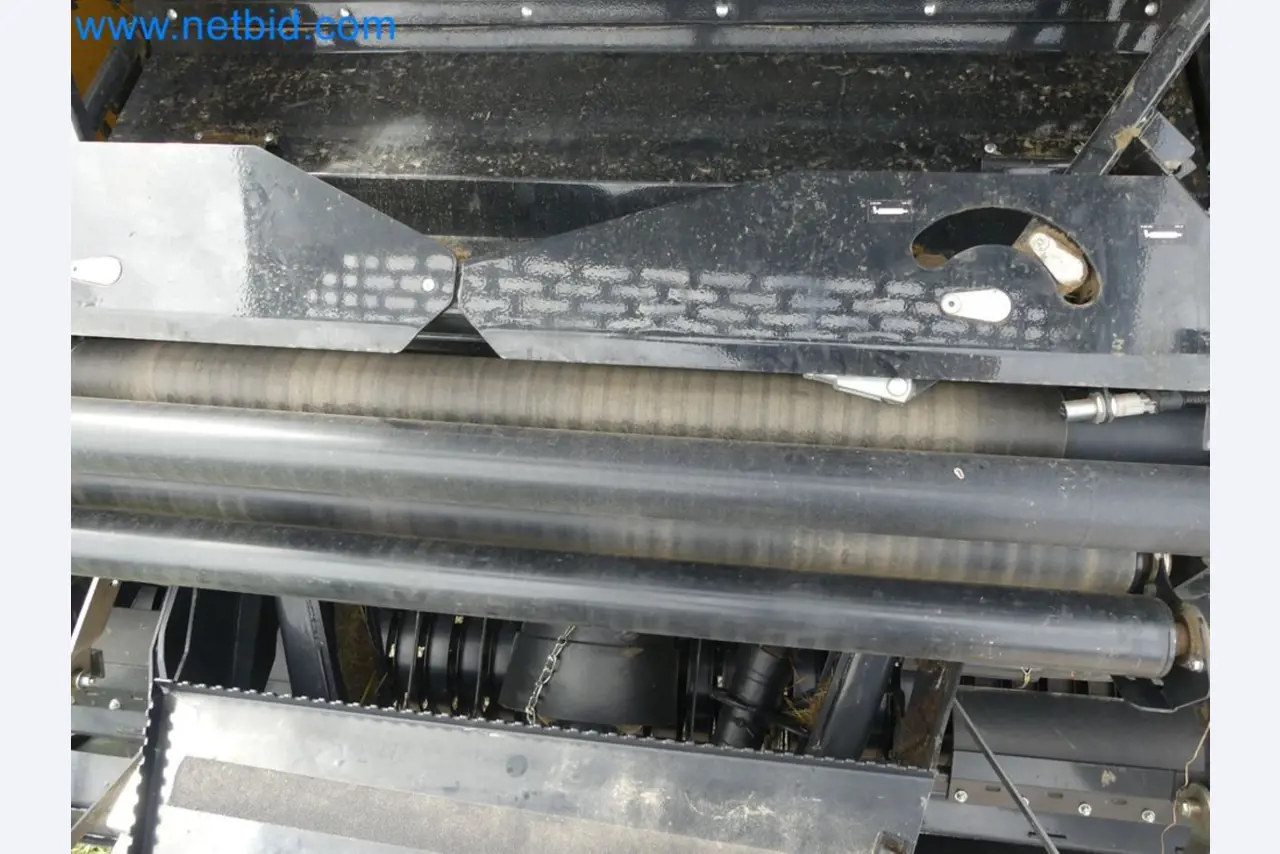 Doskonała technologia belowania z prasą rolującą New Holland 125 Combi-40