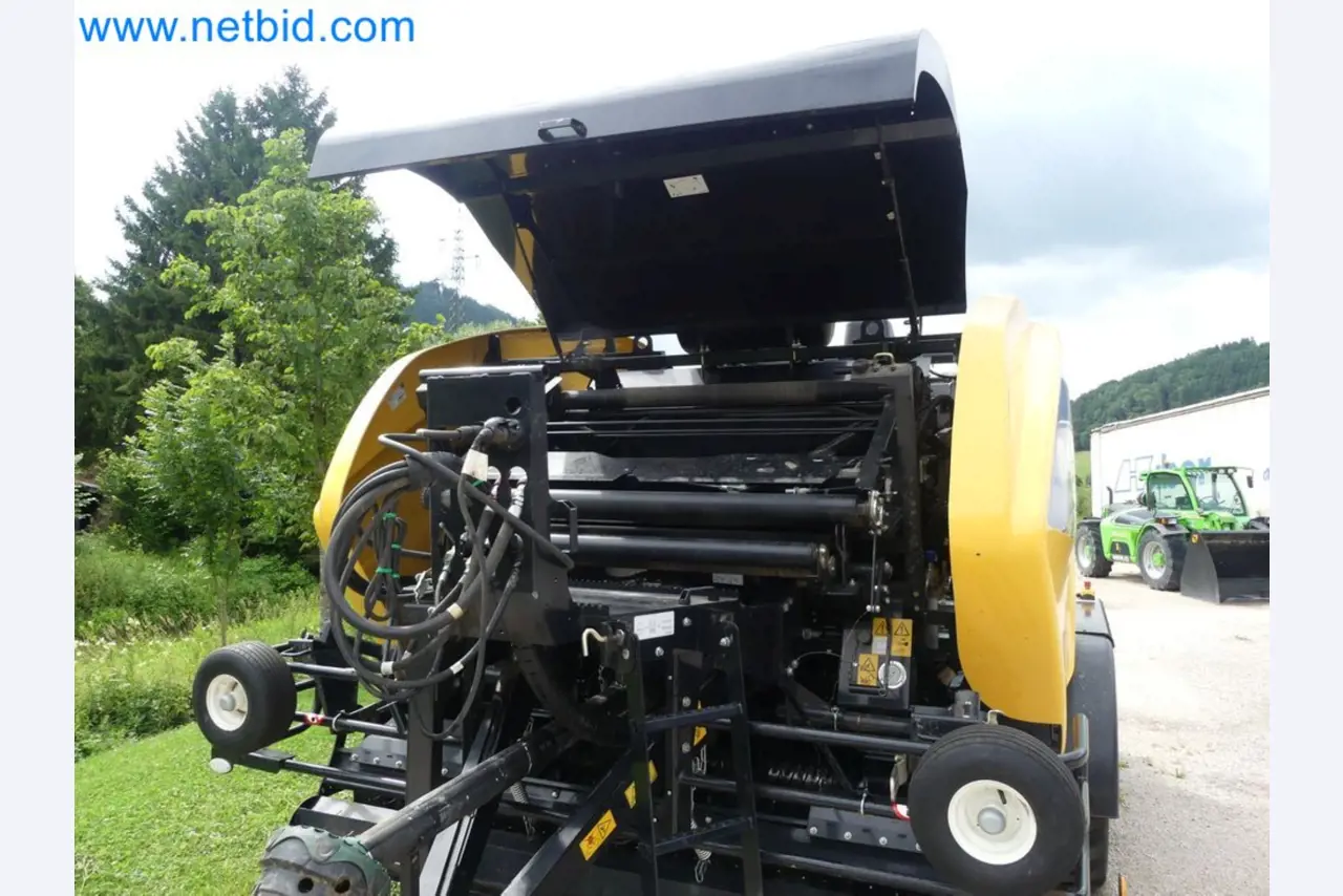 Doskonała technologia belowania z prasą rolującą New Holland 125 Combi-41