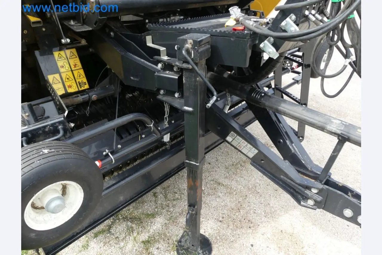 Doskonała technologia belowania z prasą rolującą New Holland 125 Combi-42