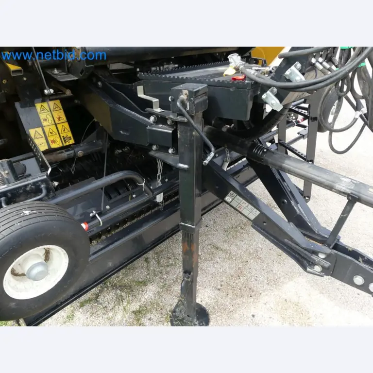 Doskonała technologia belowania z prasą rolującą New Holland 125 Combi-42