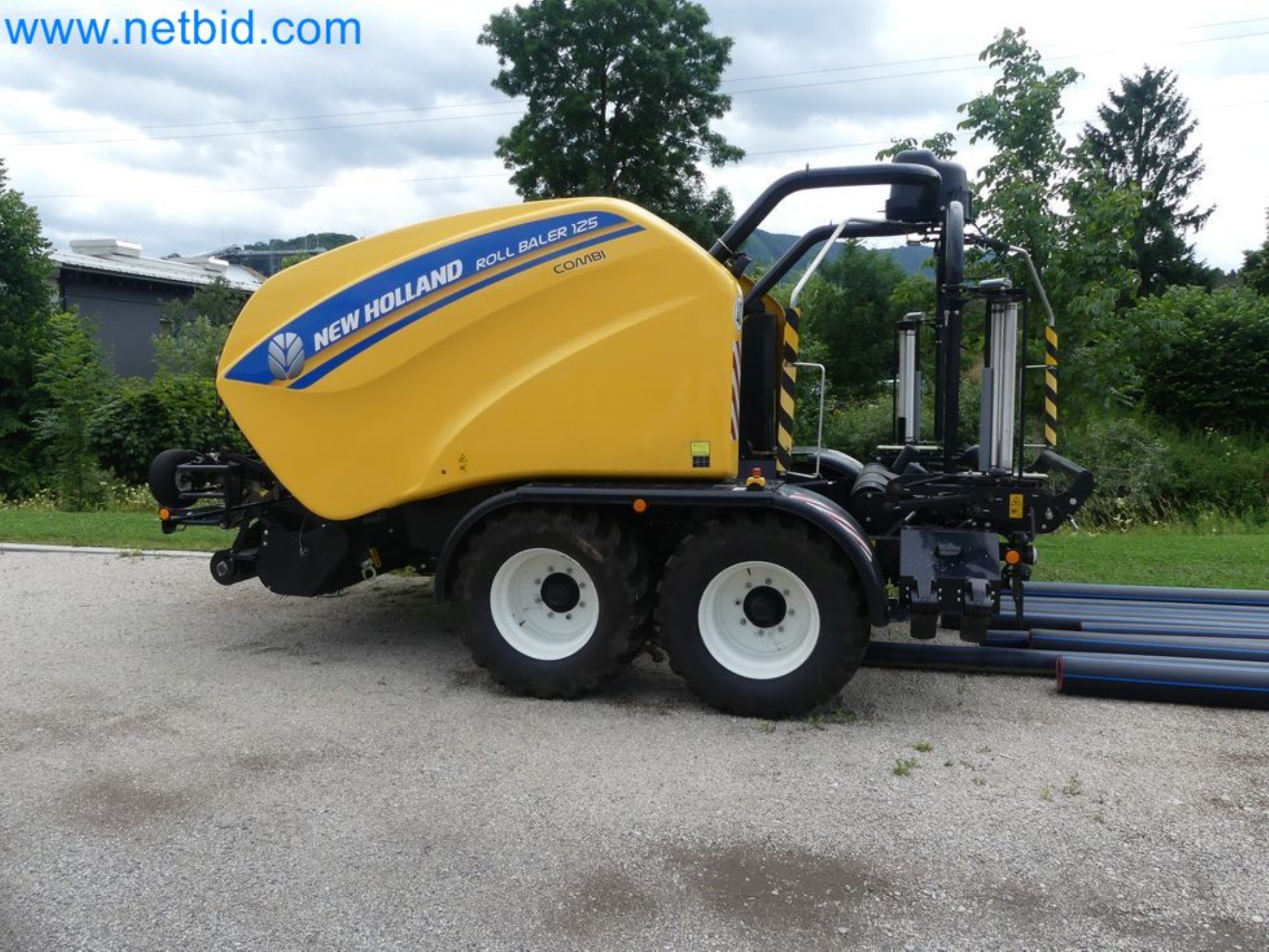 Doskonała technologia belowania z prasą rolującą New Holland 125 Combi-45