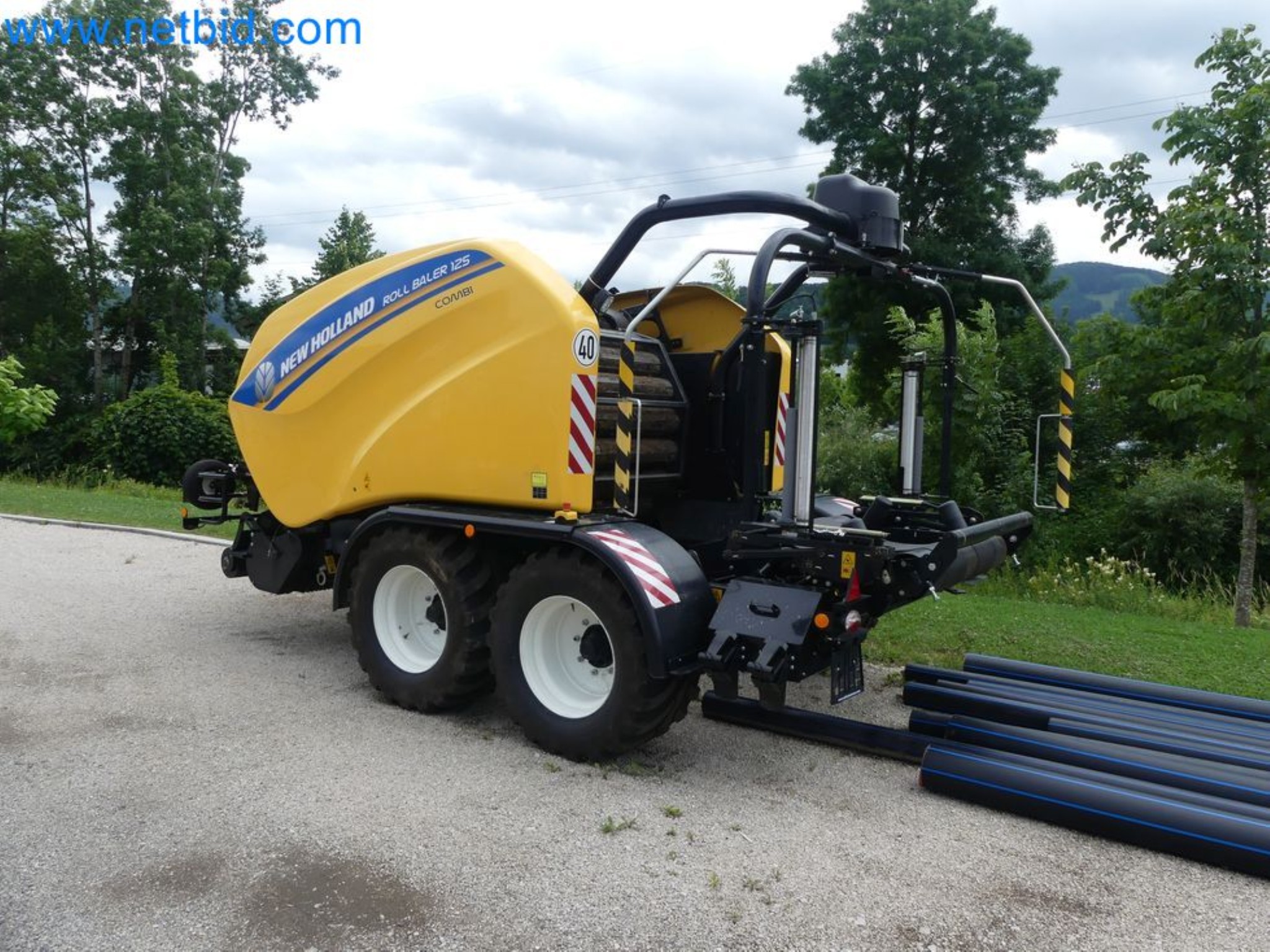 Doskonała technologia belowania z prasą rolującą New Holland 125 Combi-47