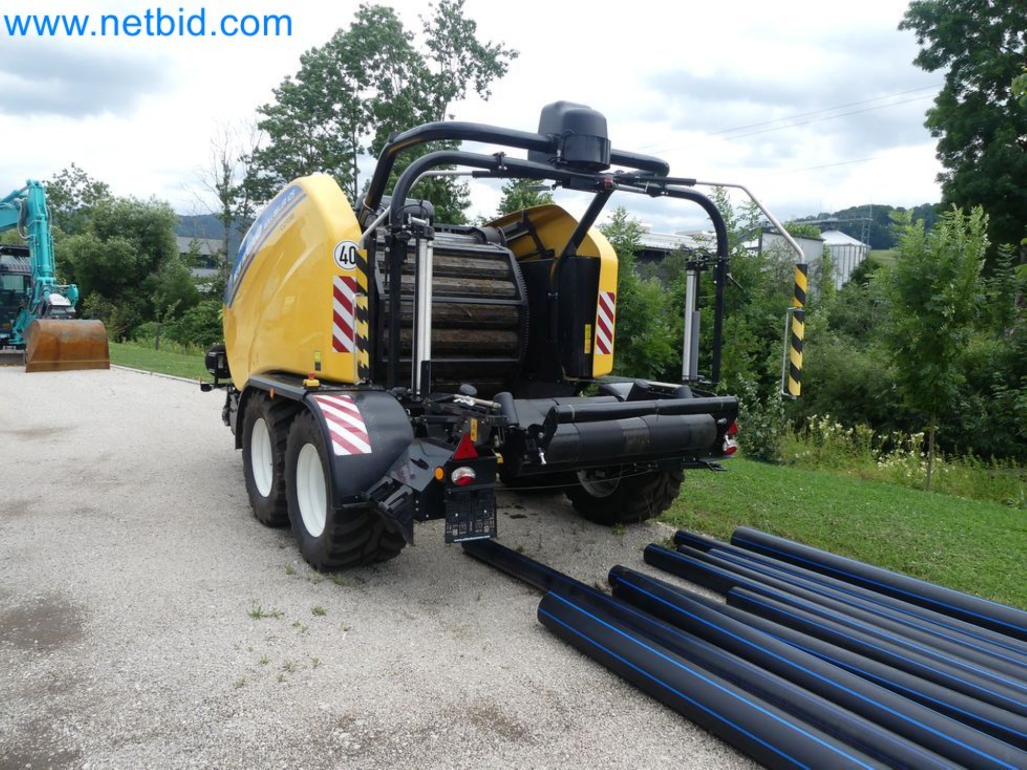 Doskonała technologia belowania z prasą rolującą New Holland 125 Combi-49