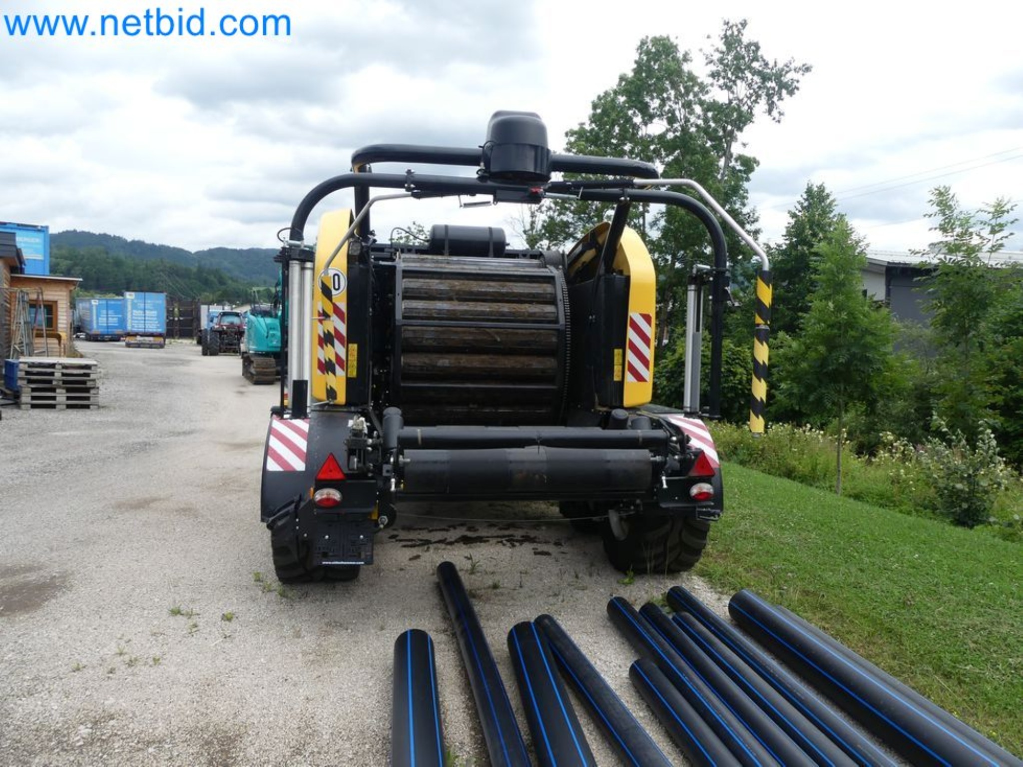 Doskonała technologia belowania z prasą rolującą New Holland 125 Combi-50