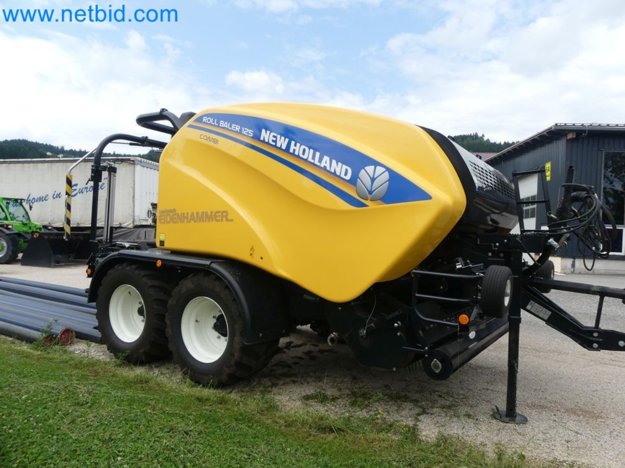 Doskonała technologia belowania z prasą rolującą New Holland 125 Combi-8