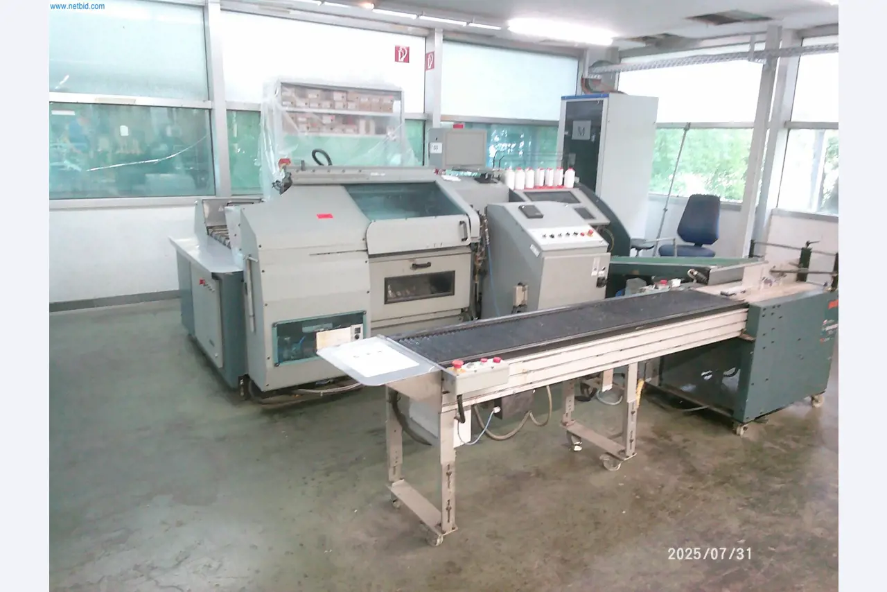 Máquinas bem conservadas de uma empresa de impressão offset-1