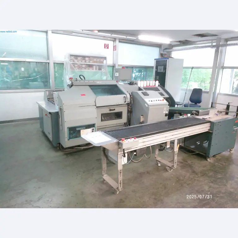 Máquinas bem conservadas de uma empresa de impressão offset-1