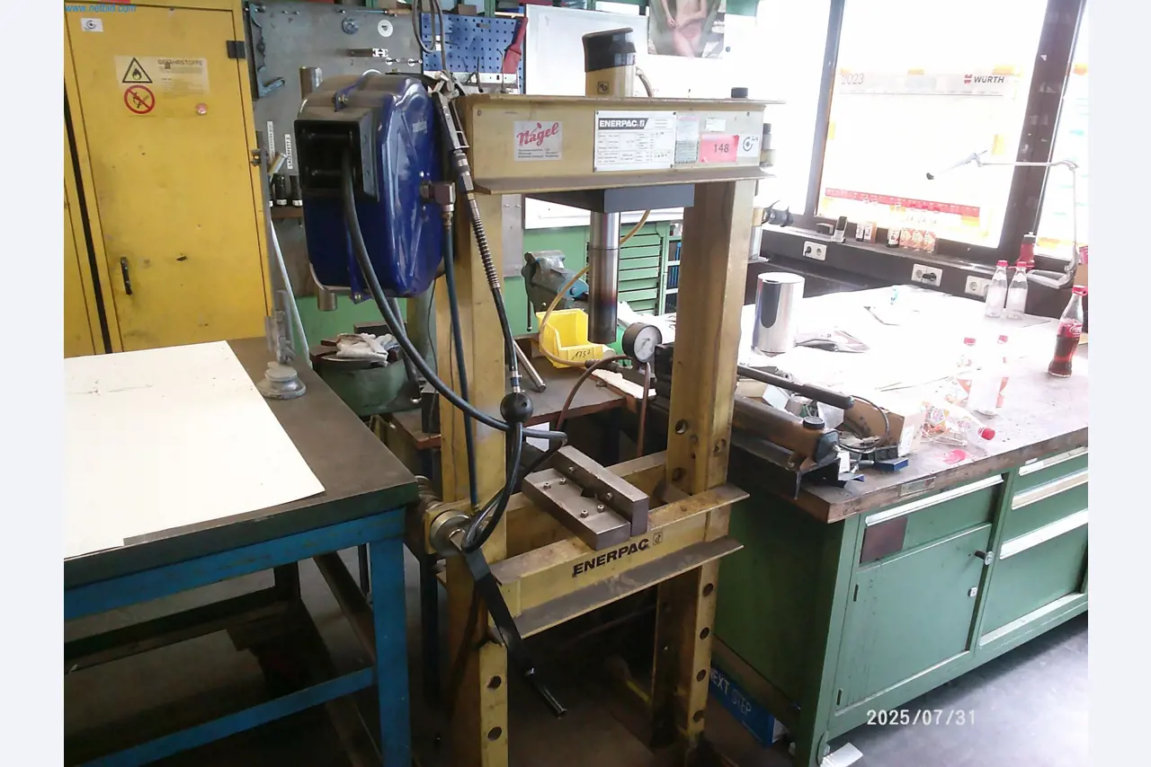 Dobrze utrzymane maszyny firmy zajmującej się drukiem offsetowym-1