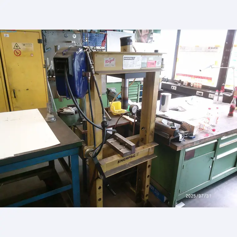 Dobrze utrzymane maszyny firmy zajmującej się drukiem offsetowym-1