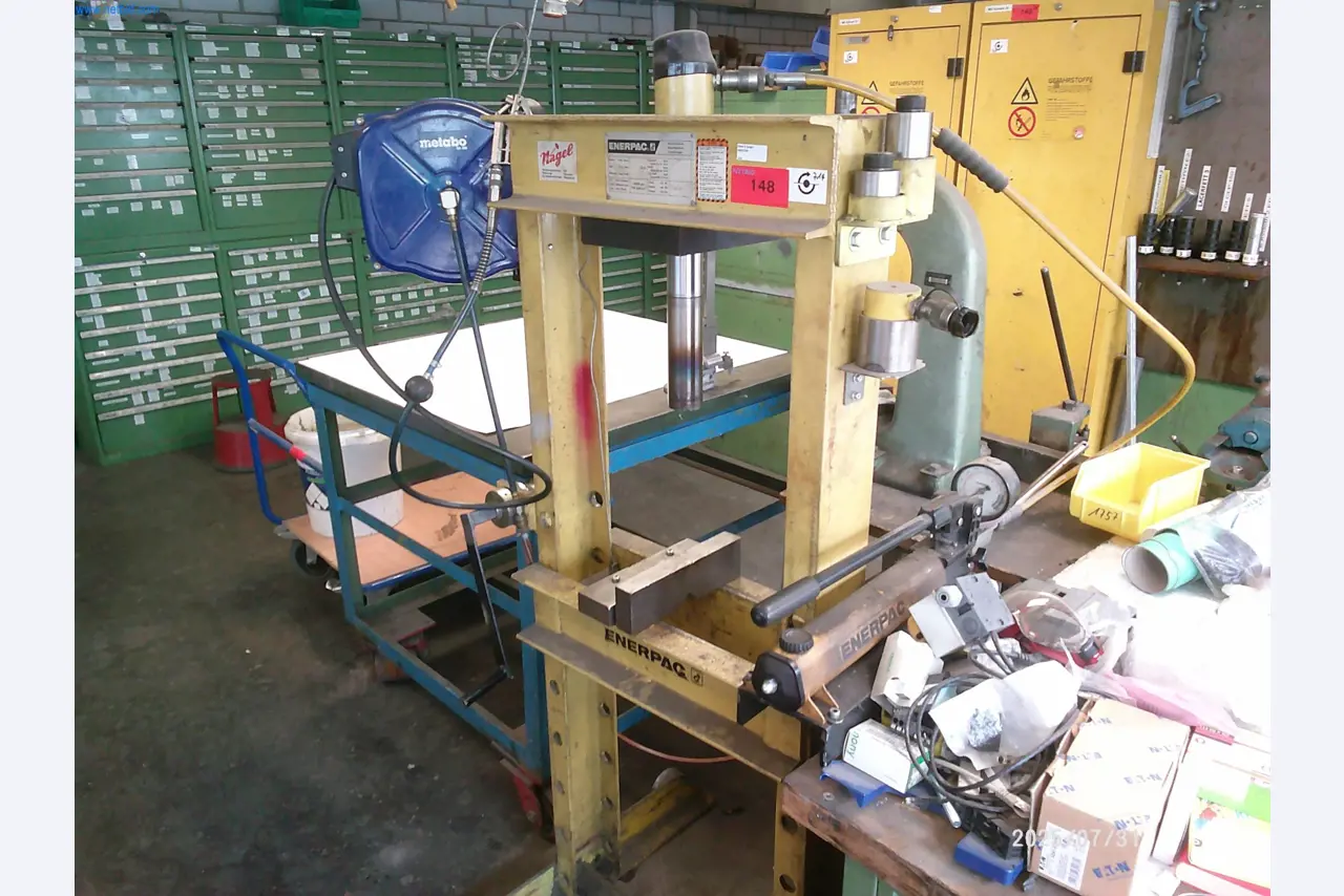 Dobrze utrzymane maszyny firmy zajmującej się drukiem offsetowym-2