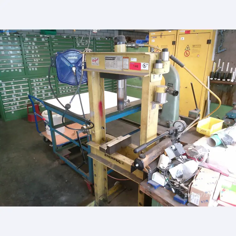 Dobrze utrzymane maszyny firmy zajmującej się drukiem offsetowym-2