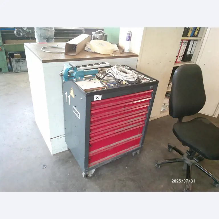 Dobrze utrzymane maszyny firmy zajmującej się drukiem offsetowym-3