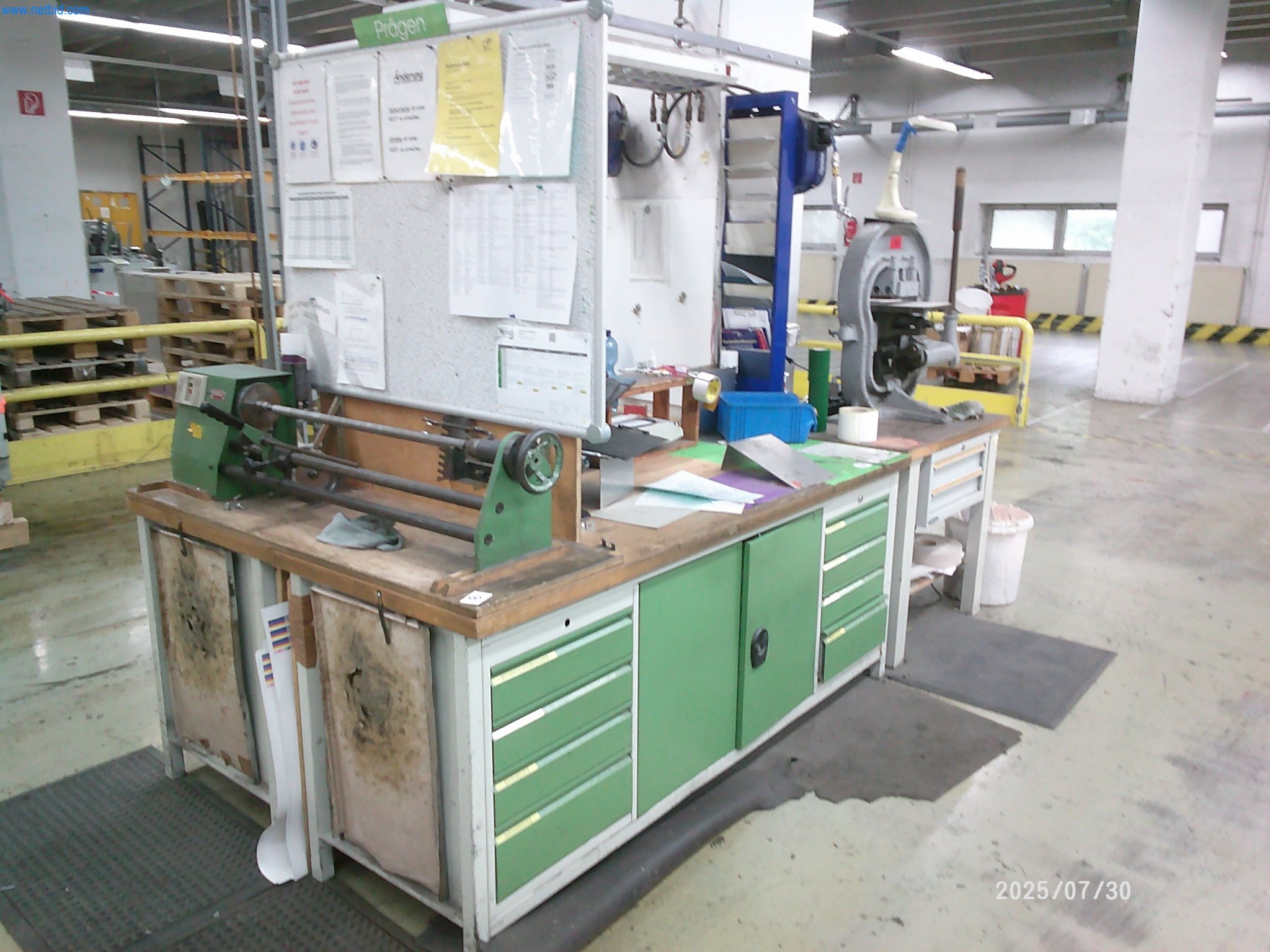 Dobrze utrzymane maszyny firmy zajmującej się drukiem offsetowym-2