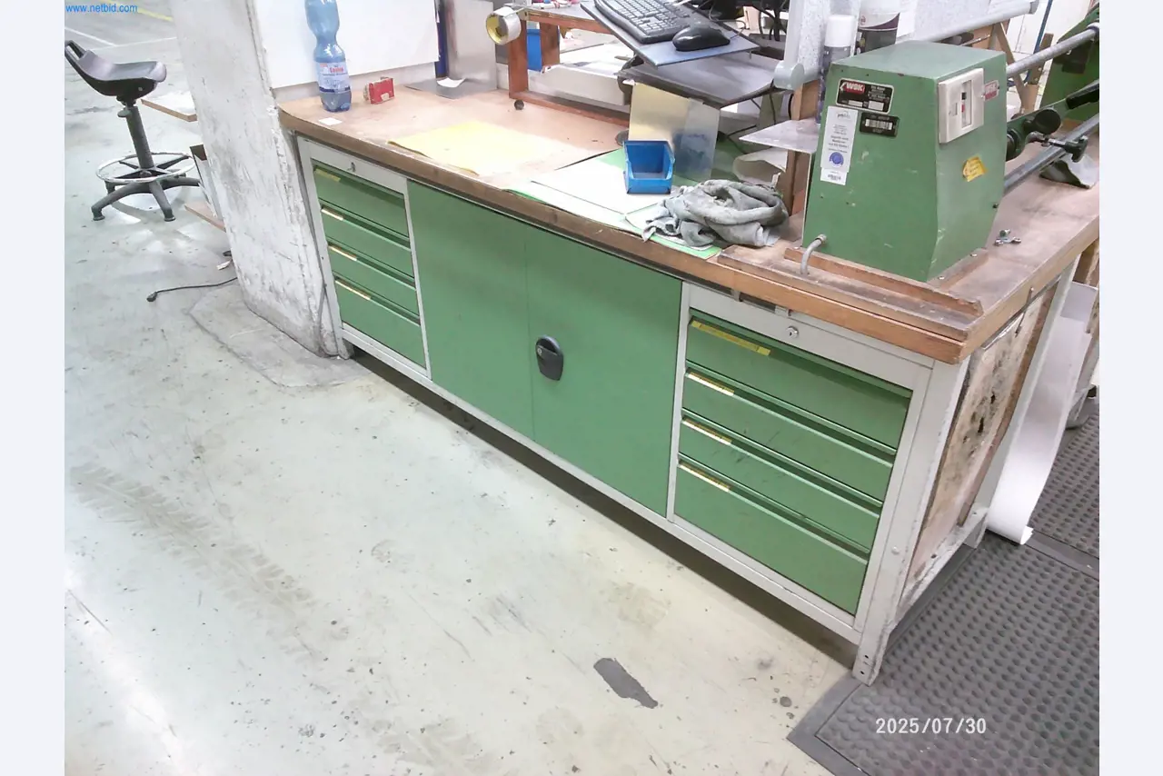 Dobrze utrzymane maszyny firmy zajmującej się drukiem offsetowym-4