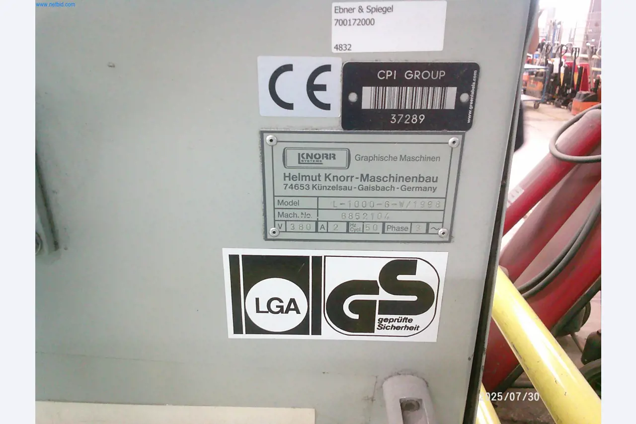 Dobrze utrzymane maszyny firmy zajmującej się drukiem offsetowym-11