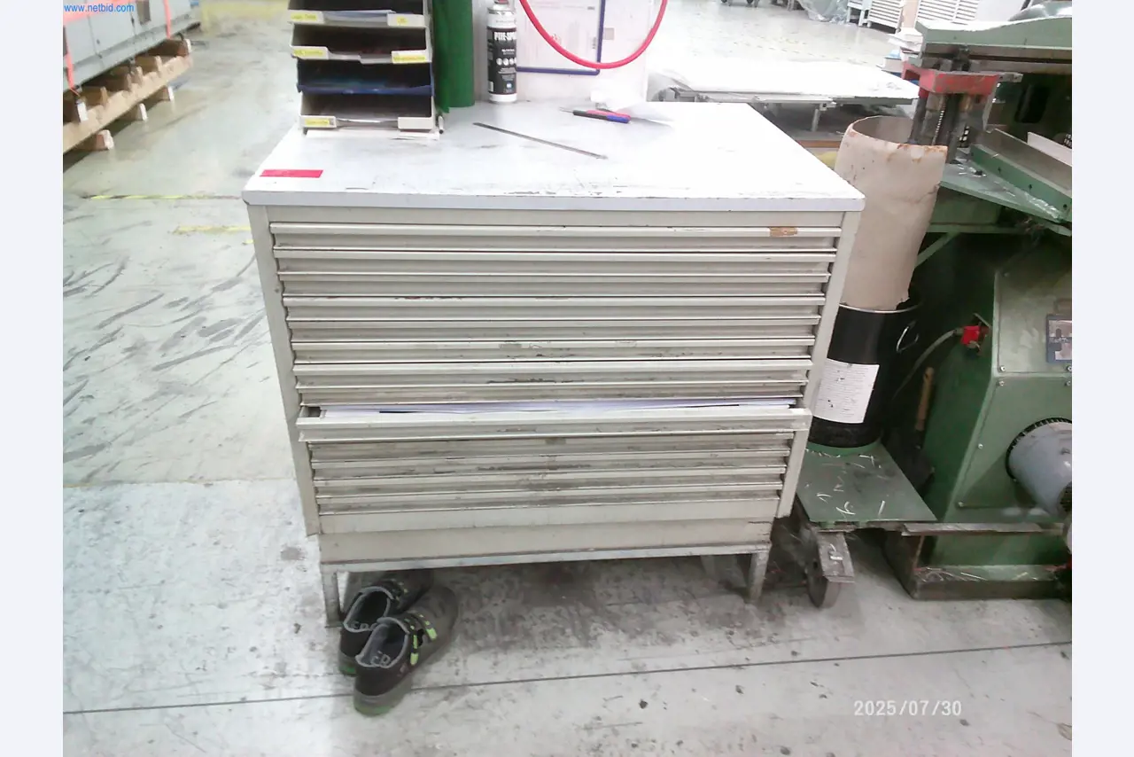 Dobrze utrzymane maszyny firmy zajmującej się drukiem offsetowym-13