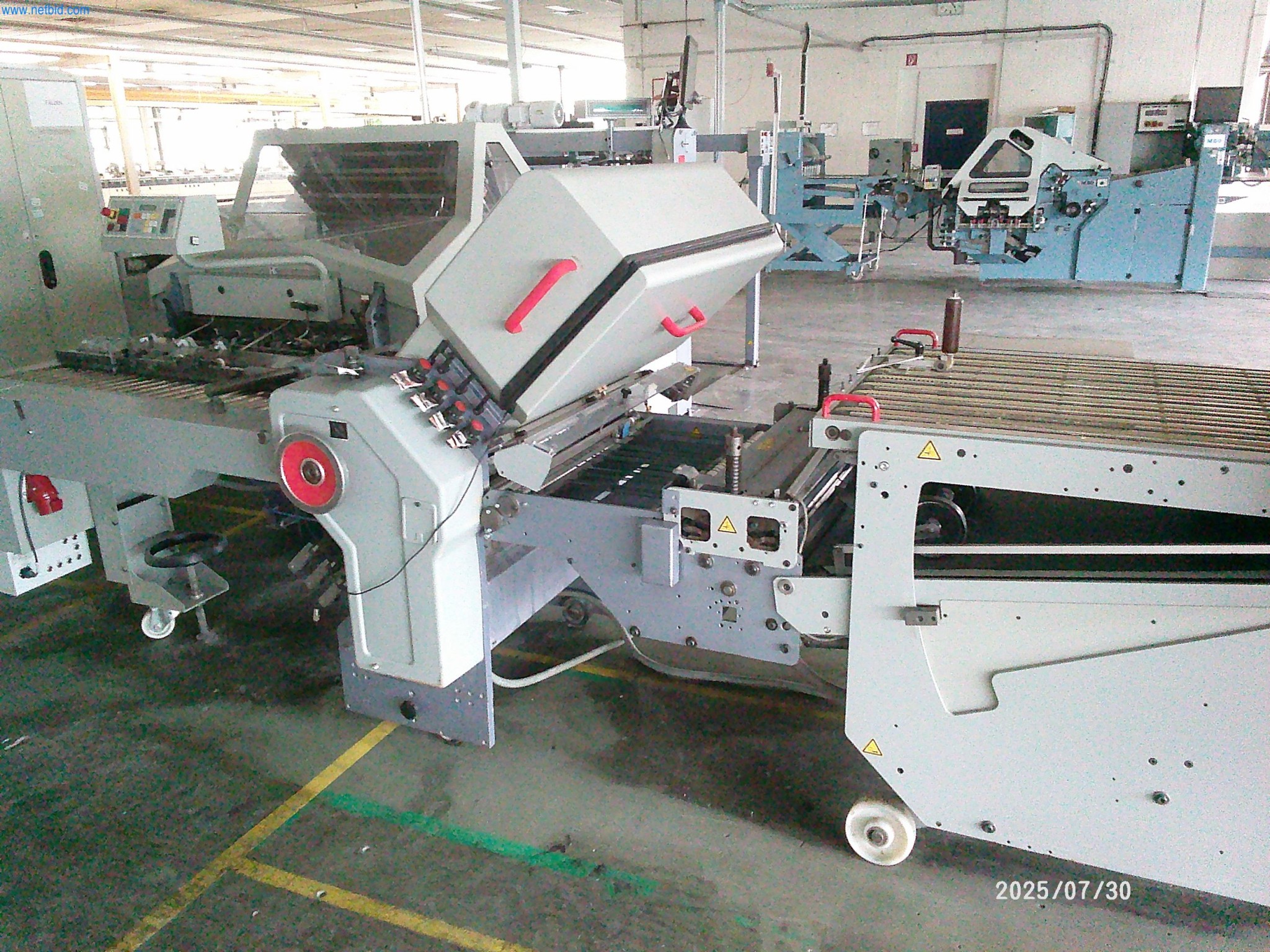 Gepflegte Maschinen einer Offset-Druckerei-11