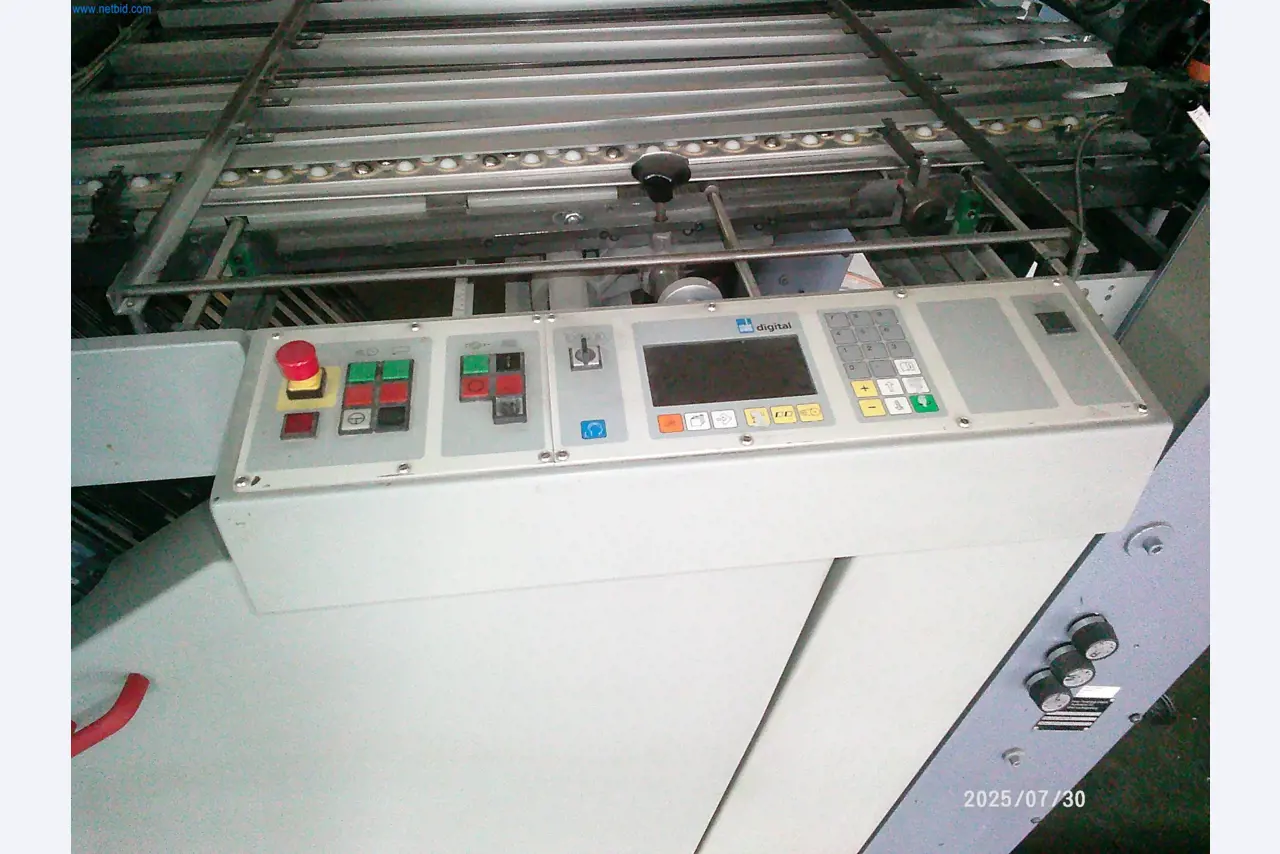 Gepflegte Maschinen einer Offset-Druckerei-7