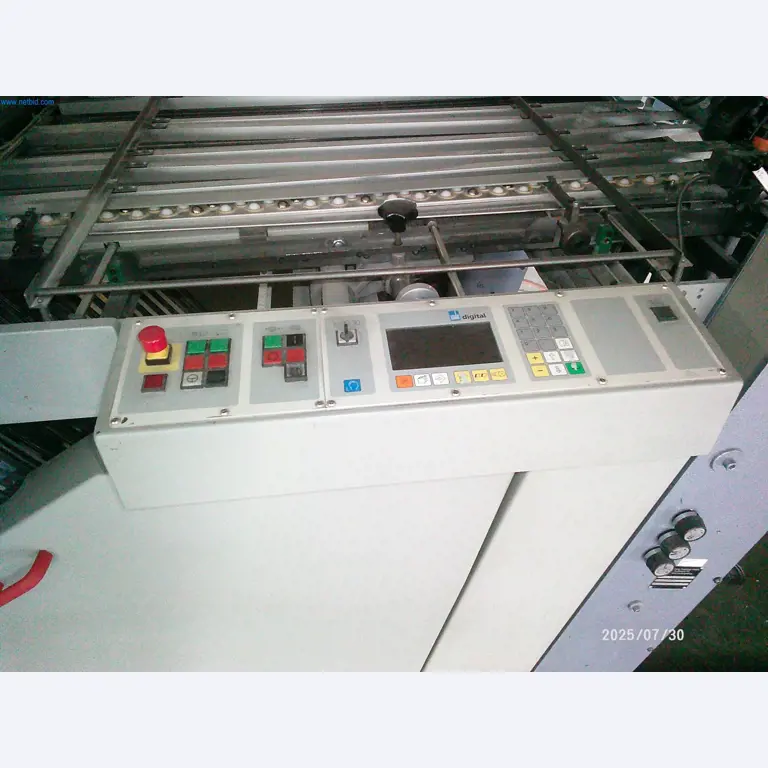 Gepflegte Maschinen einer Offset-Druckerei-7