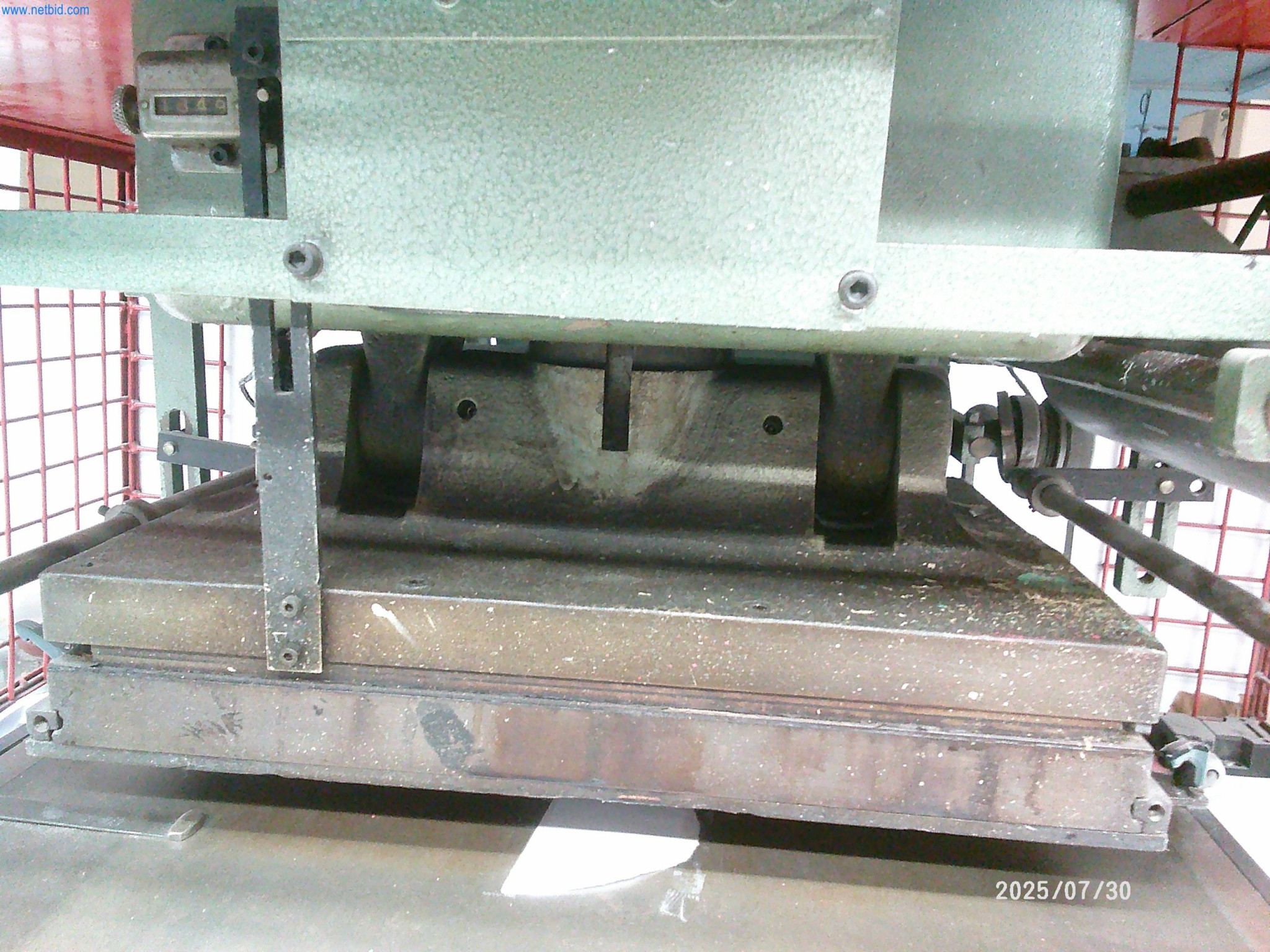 Dobrze utrzymane maszyny firmy zajmującej się drukiem offsetowym-4