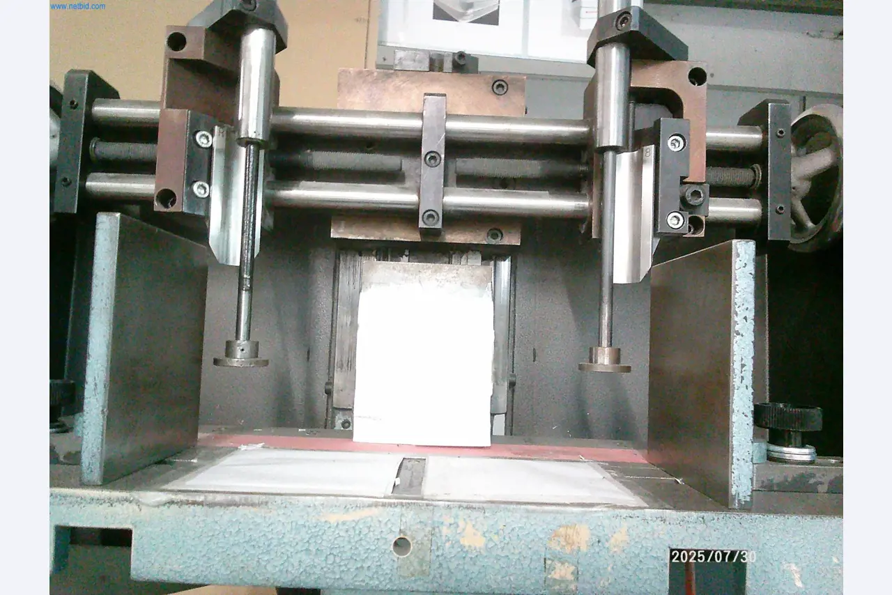 Dobrze utrzymane maszyny firmy zajmującej się drukiem offsetowym-4