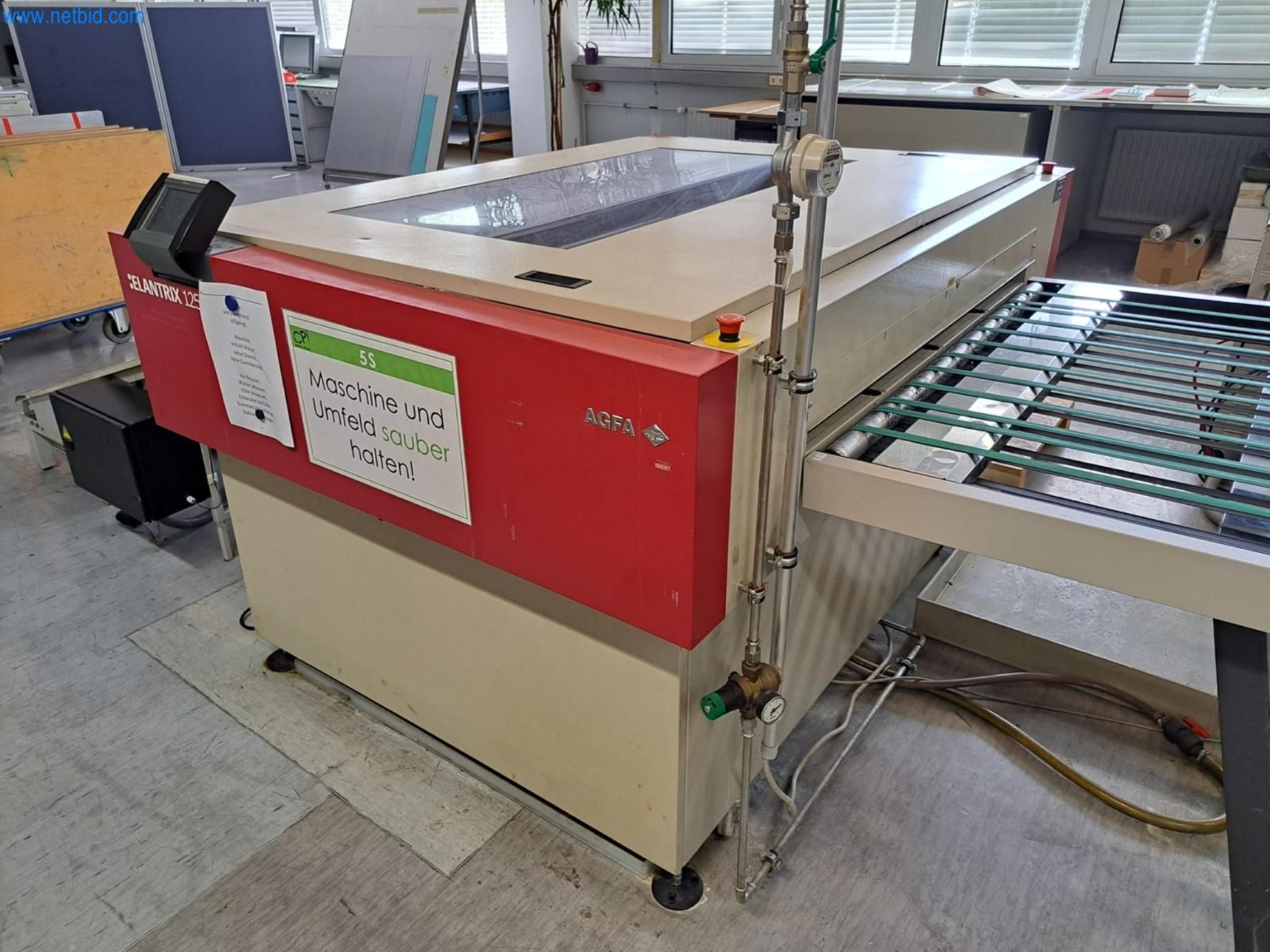 Gepflegte Maschinen einer Offset-Druckerei-25