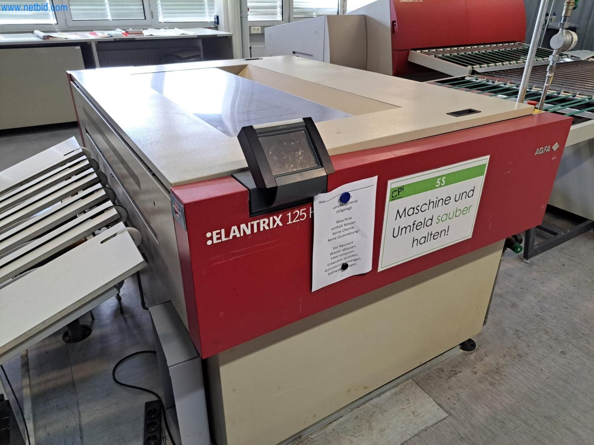 Gepflegte Maschinen einer Offset-Druckerei-26