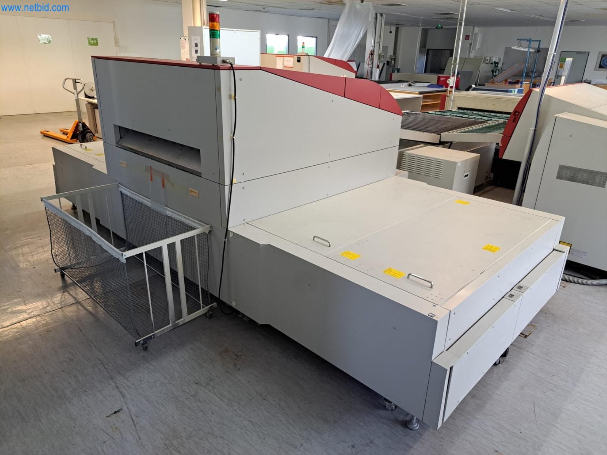 Gepflegte Maschinen einer Offset-Druckerei-10