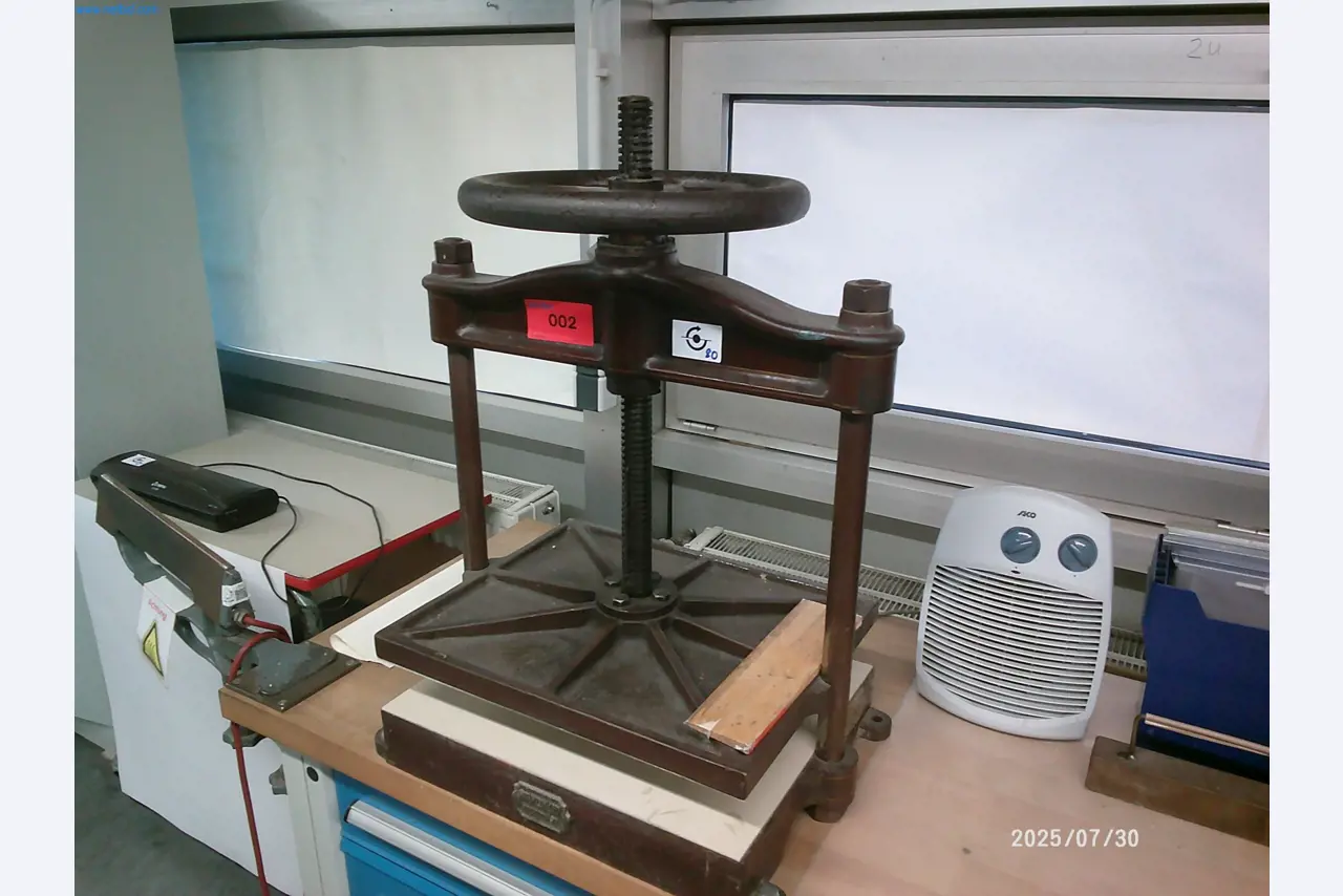 Dobrze utrzymane maszyny firmy zajmującej się drukiem offsetowym-4