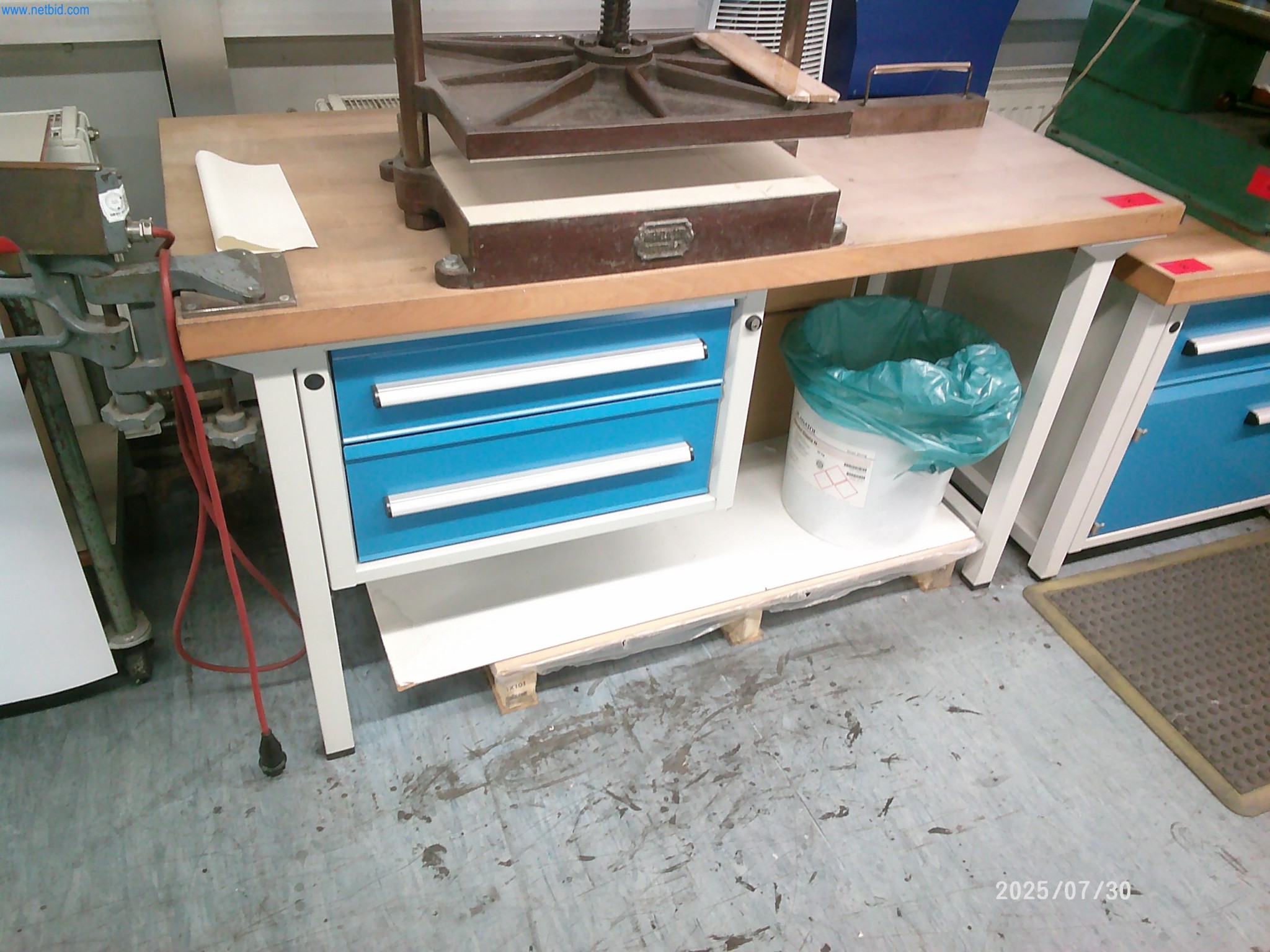 Dobrze utrzymane maszyny firmy zajmującej się drukiem offsetowym-6