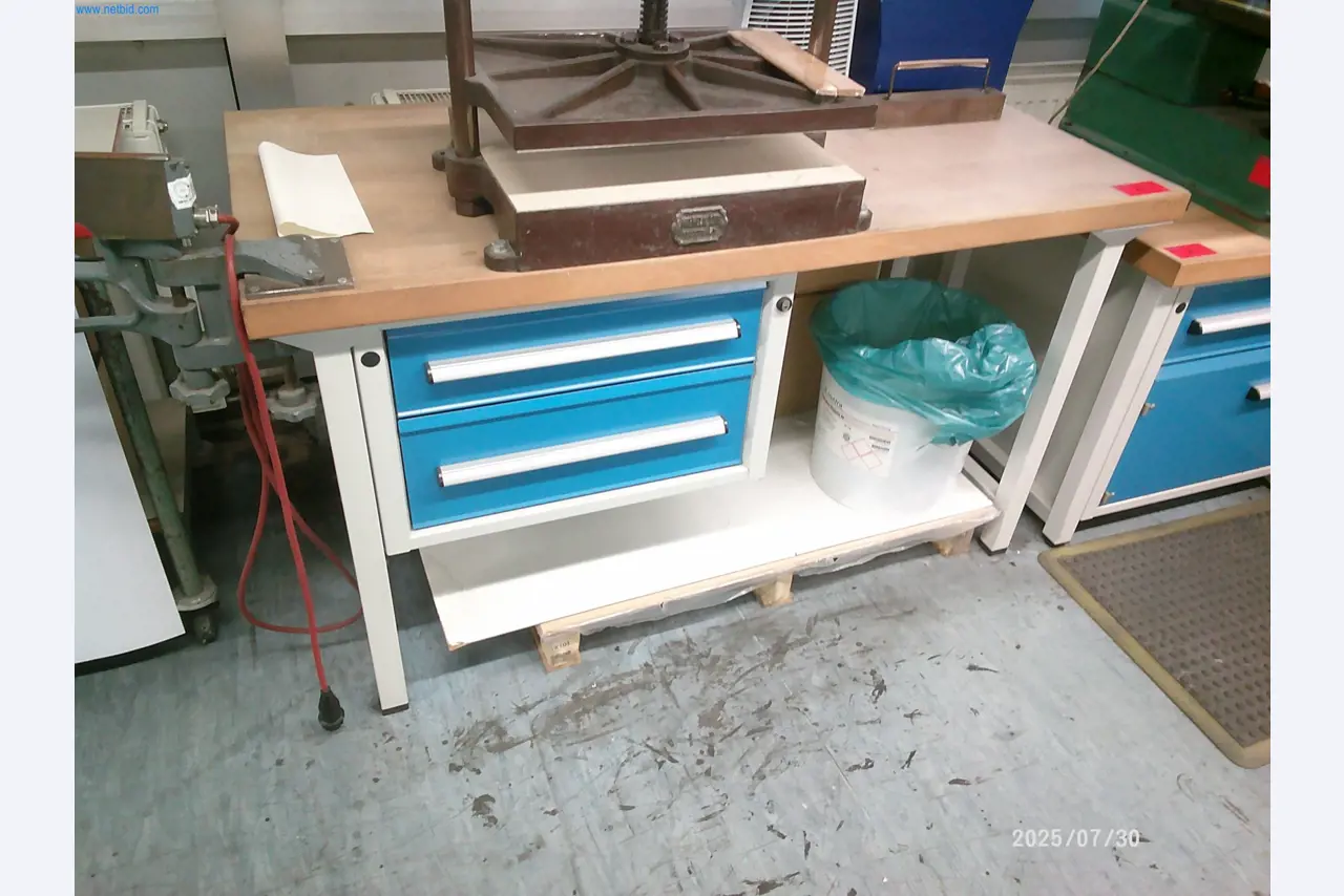 Dobrze utrzymane maszyny firmy zajmującej się drukiem offsetowym-6