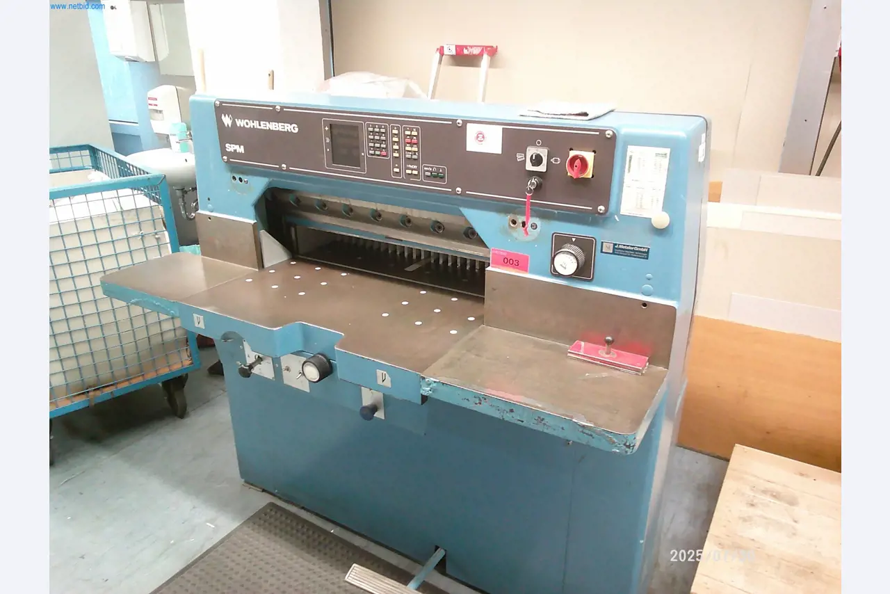 Dobrze utrzymane maszyny firmy zajmującej się drukiem offsetowym-1