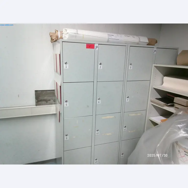 Goed onderhouden machines van een offsetdrukkerij-5